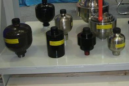 活塞式蓄能器的結構、原理及其在液壓系統中的作用